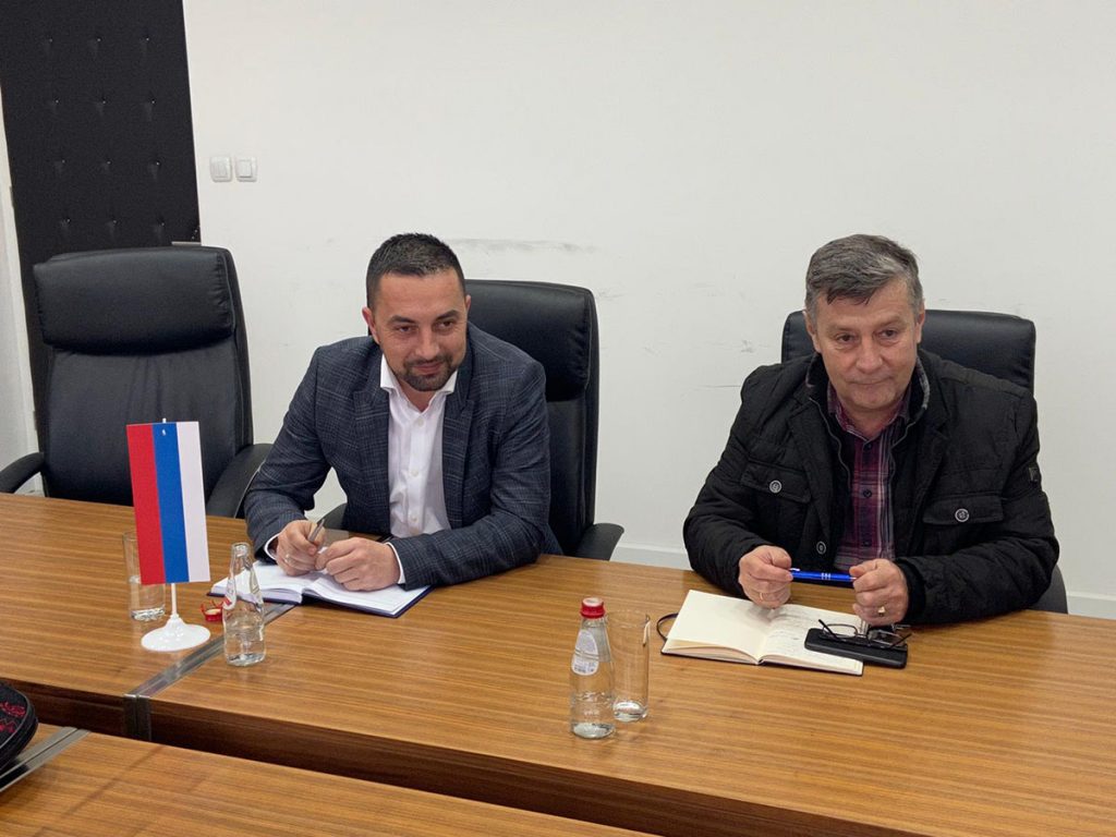 Sastanak gradonačelnika Doboja Borisa Jerinića sa predstavnicima Republičkog sekreterijata za izbegla i raseljena lica.