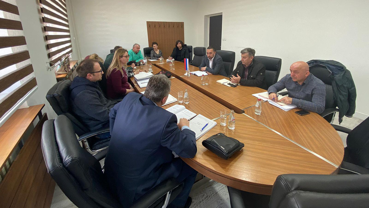 Sastanak gradonačelnika Doboja Borisa Jerinića sa predstavnicima Republičkog sekreterijata za izbegla i raseljena lica.