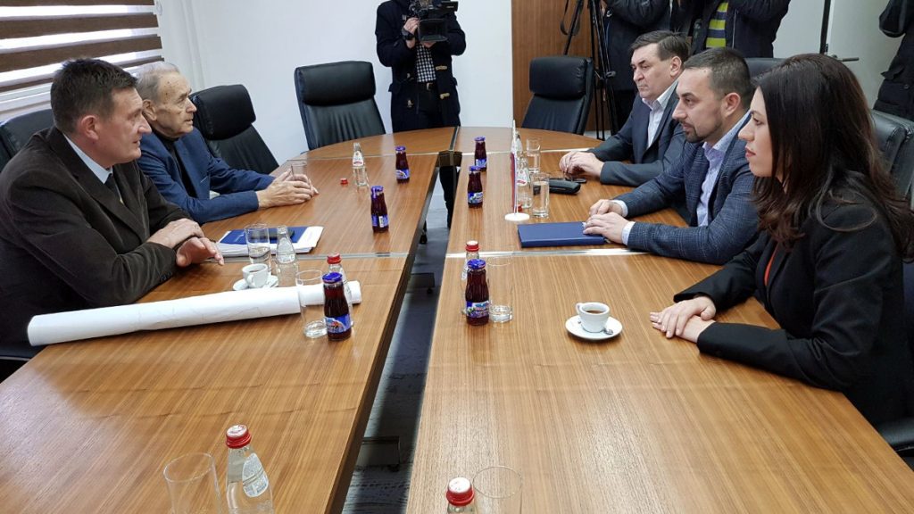 Gradonačelnik DobojaBoris Jerinić u razgovoru sa ministrom Vojinom Mitrovićem.