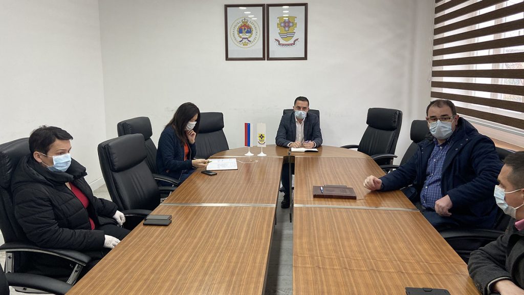 Sastanak gradonačelnika Doboja Borisa Jerinića sa saradnicima.